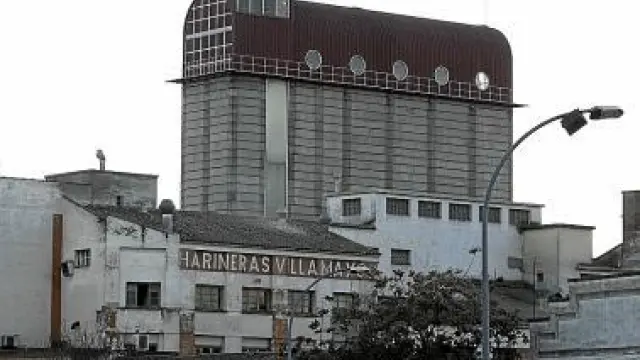 El silo de Harineras Villamayor fue reformado en 1992.