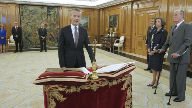 Antonio Camacho, nuevo ministro de Interior promete su cargo ante los Reyes.
