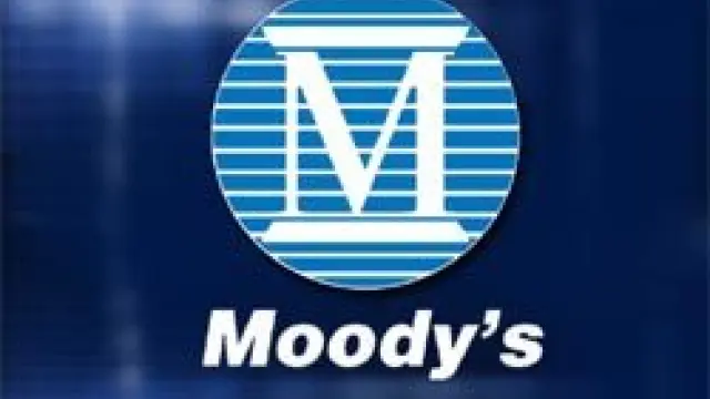 La agencia Moody's estudia reducir la calificación de la deuda española