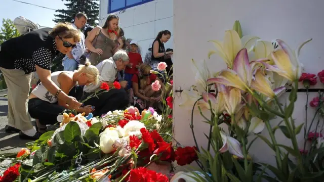 Ceremonia por las víctimas del naufragio en el Volga
