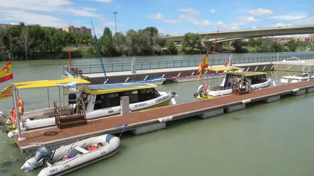 Los Ebrobuses, en el embarcadero de Vadorrey