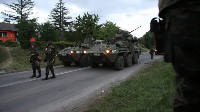 Imagen de archivo de tropas de la OTAN desplegadas cerca de la villa de Rudare, en Kosovo (Serbia)