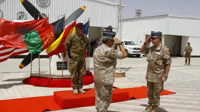Ceremonia celebrada en la Plaza de España de la base española de Herat