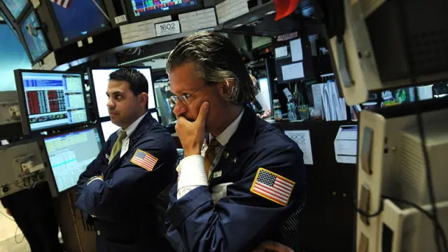 Dos corredores de bolsa, en Wall Street
