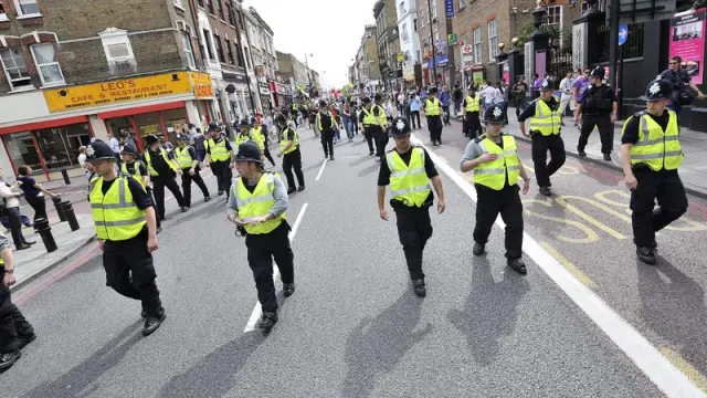 La policía sigue manteniendo una fuerte presencia en las calles del Reino Unido