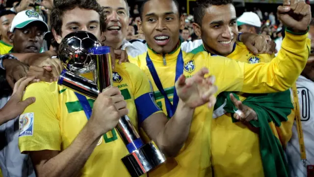 Los jugadores brasileños celebran su triunfo