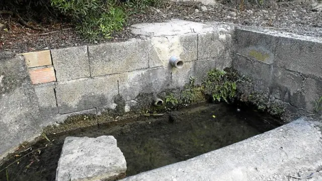 La fuente de la pequeña localidad de Concilio, situada junto al depósito de agua, se ha secado.