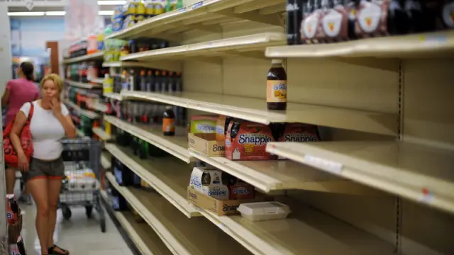 La gente ha hecho acopio de alimentos en Nueva York y en los supermercados faltan productos
