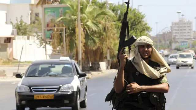 En Libia es fácil ver a gente con armas en las calles