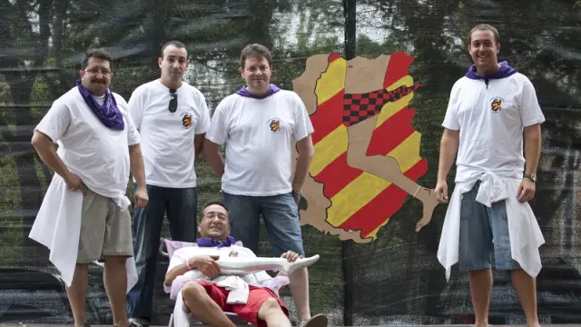 De izquierda a derecha, López, Ríos, De Diós, Capdevila y Clemente 'El perchas' con la pierna.