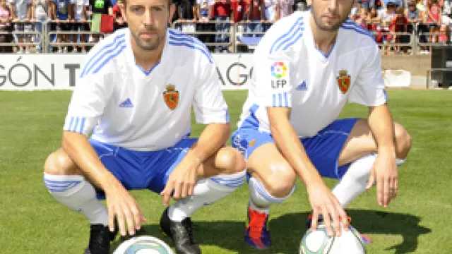 Luis García y Hélder Postiga, con las camisetas de su nuevo equipo