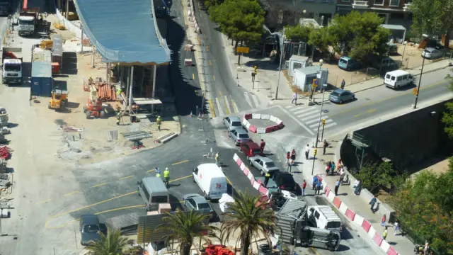 Un camión y un vehículo volcados en el accidente de Avenida Goya