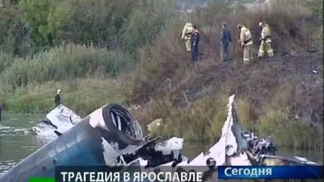 Captura de televisión del canal ruso NTV que muestra restos de la aeronave tras el accidente