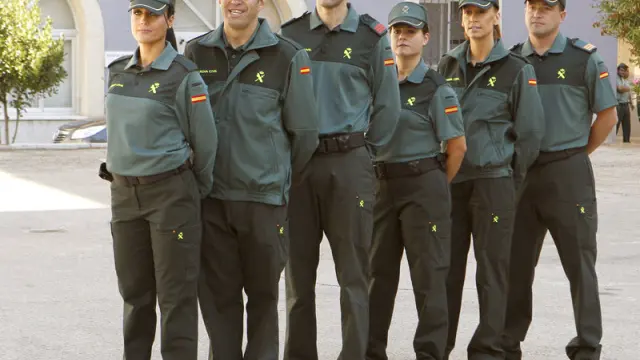 Agentes de la Guardia Civil, con los nuevos uniformes del cuerpo