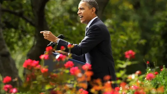 El presidente de EE. UU. pronuncia un discurso desde los jardines de la Casa Blanca