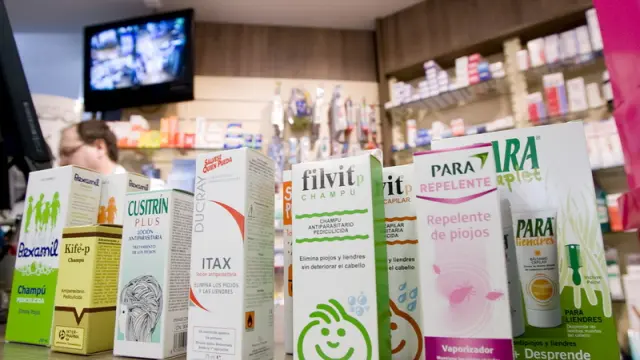 Productos anti-parásitos en una farmacia de Aragón