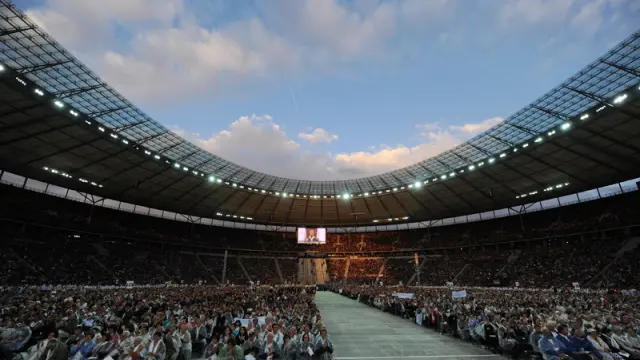 El estadio Olímpico de Berlín durante la visita del papa
