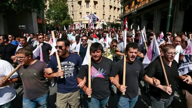 Los estudiantes protestan contra los recortes en Grecia