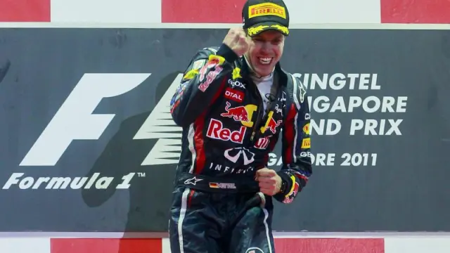 Vettel celebra en el podio su victoria