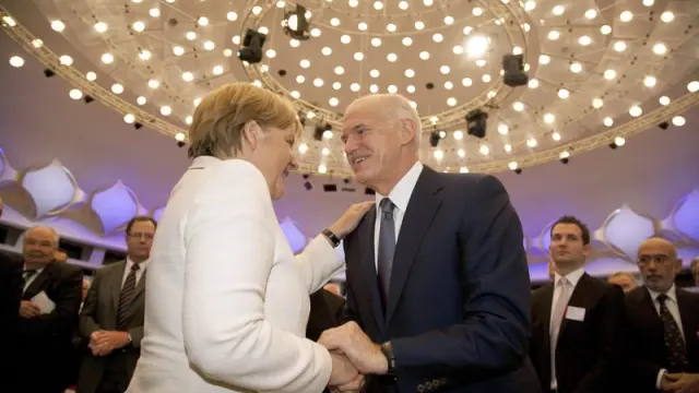 Merkel y Papandreu en el parlamento alemán