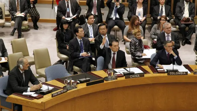 Representantes chinos en la mesa de Naciones Unidas