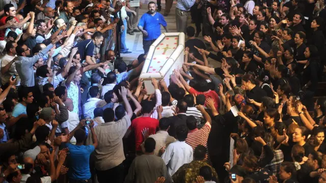 Funeral masivo por los fallecidos en los disturbios de El Cairo
