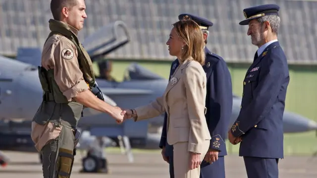 Chacón da la bienvenida a los militares destinado en Libia