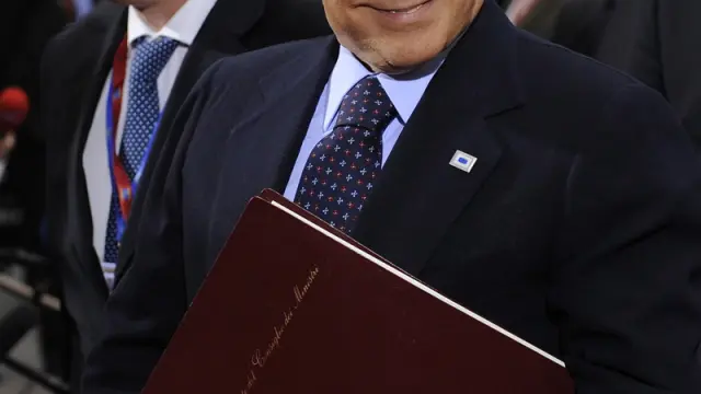 El primer ministro italiano, Silvio Berlusconi, a su llegada a la cumbre