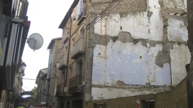 Derrumbe de un edificio en la calle de San Lorenzo, en Huesca