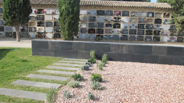 El jardín de cenizas del cementerio de Torrero.