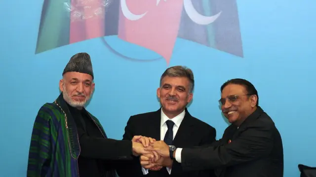 De izquierda a derecha, los presidentes de Afganistán, Pakistán y Turquía