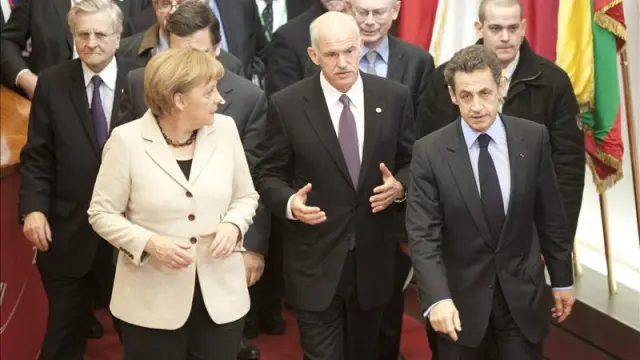 En primer término, Merkel, Papandréu y Sarkozy