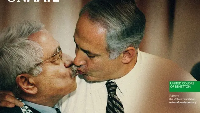 Beso del líder de la ANP y el isarelí Benhamin Netanyahu