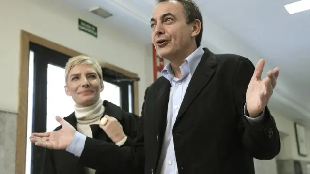 El presidente Zapatero junto a su mujer