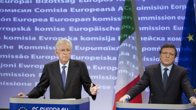 El primer ministro italiano, Mario Monti, y el presidente de la CE, Jose Manuel Durao Barroso