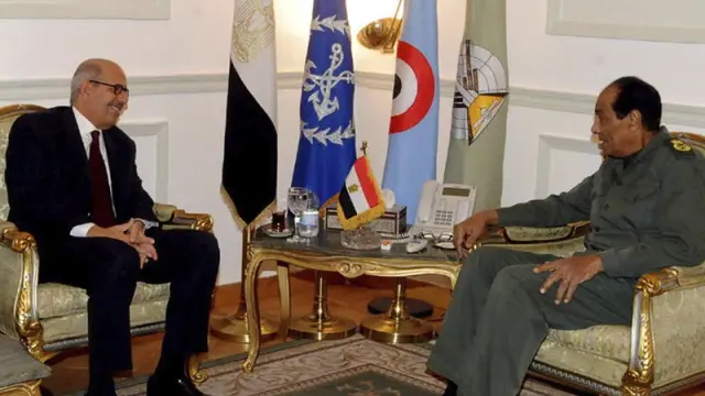 El jefe de la Junta Militar, Mohamed Hussein Tantami, se reunió ayer con El Baradei