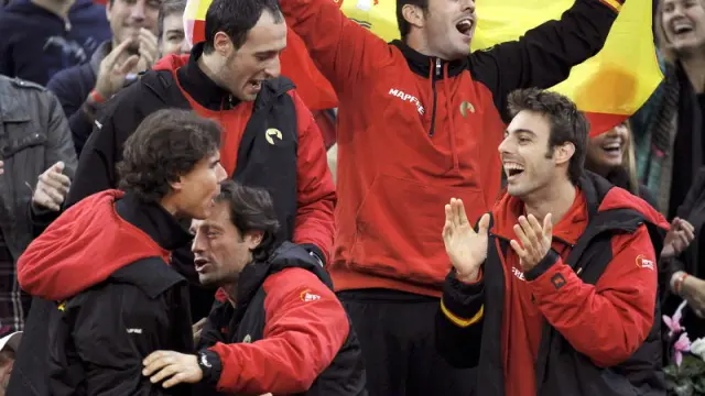El equipo español celebra un punto
