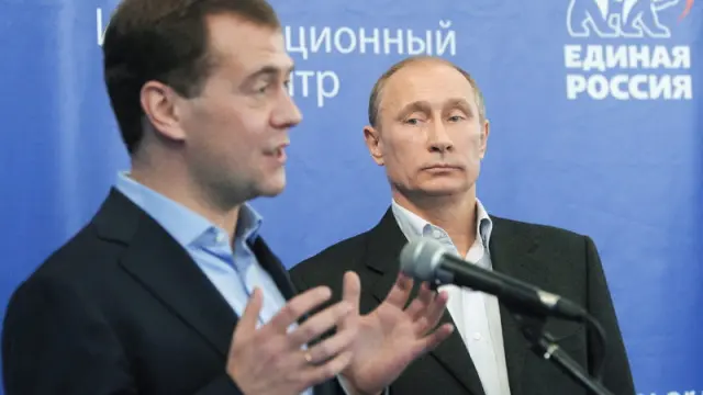 El Presidente ruso, Dmitry Medvedev, junto al Primer Ministro, Vladimir Putin