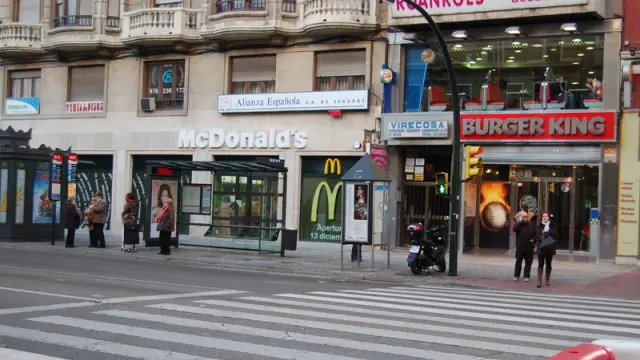 Nuevo Mcdonalds en El Coso, al lado del Burger King