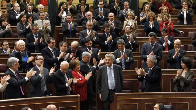 Jesús Posada es aplaudido por los diputados tras ser elegido presidente del Congreso
