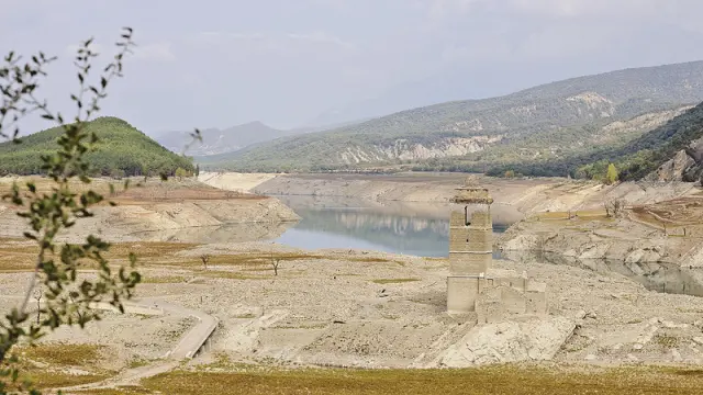 La sequía azota los embalses de la cuenca del Ebro