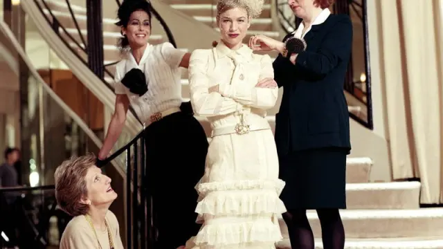 La actriz Renée Zellweger, en una creación de Chanel de primavera-verano 1998.