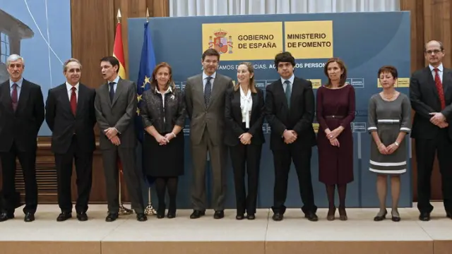 Mario Garcés, a la derecha junto a la ministra, en la toma de posesión de los altos cargos de Fomento