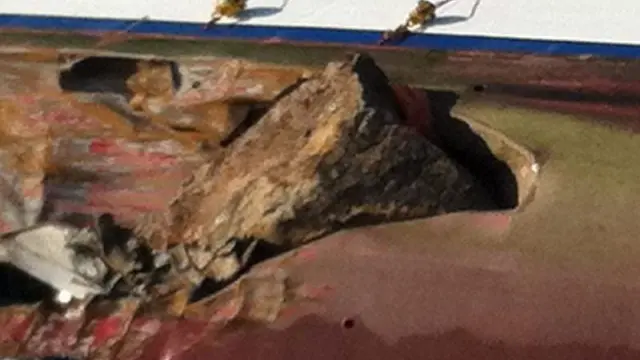 Vista de los daños registrados en el casco del crucero Costa Concordia