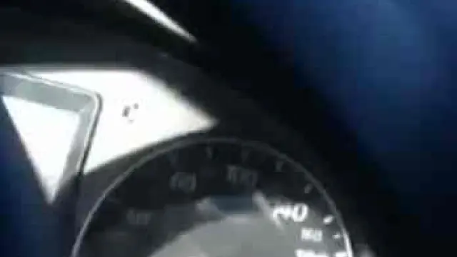 Fotograma del vídeo, donde se ve el velocímetro.