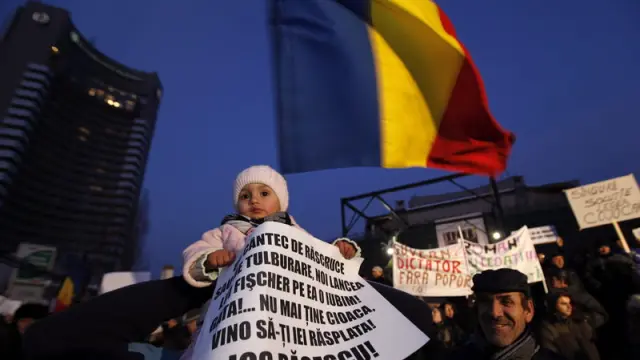 Protestas en Bucarest contra el Gobierno rumano por las medidas de austeridad