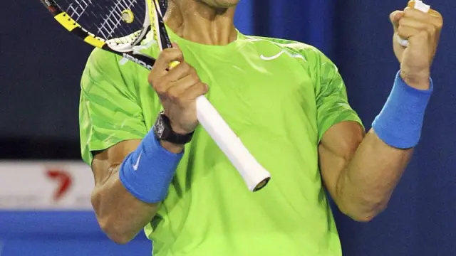 El tenista español Rafael Nadal reacciona ante el checo Thomas Berdych