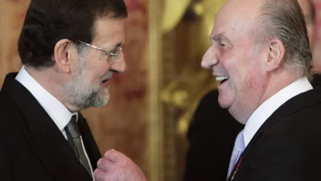 El Rey habla con Rajoy en el Palacio Real