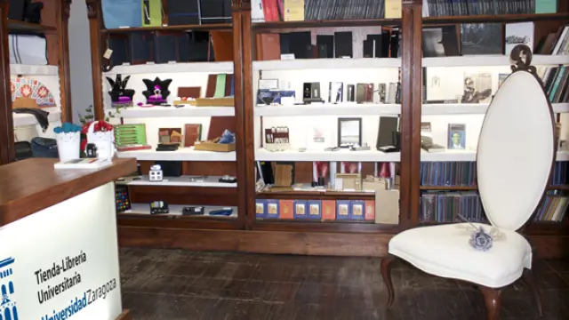Interior de la tienda librería, en el edificio Paraninfo