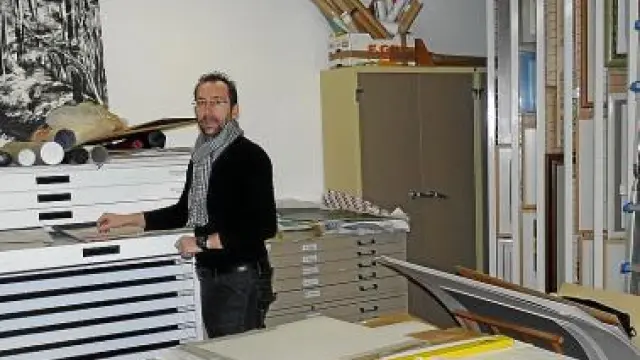 Alfredo Gavín, en el archivo del Museo de Dibujo.